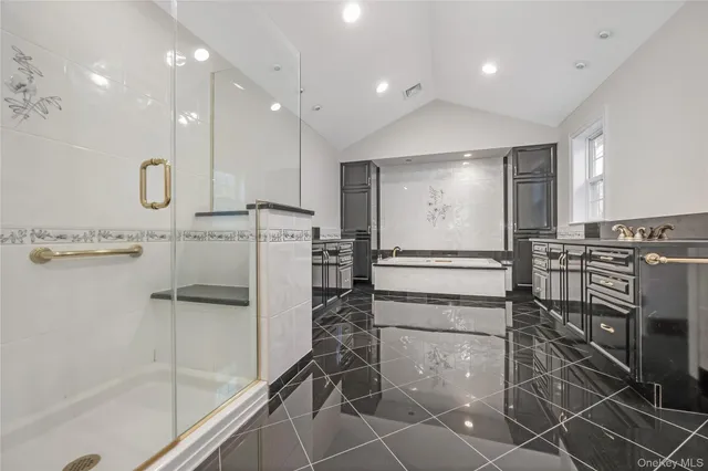 $2,999,999 | 20 Rolling Drive, Glen Head, NY 11545