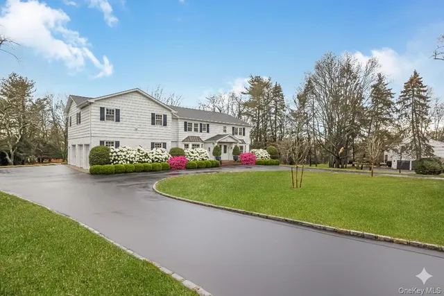 $2,999,999 | 20 Rolling Drive, Glen Head, NY 11545