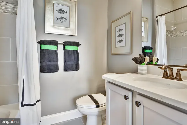 a en suite bathroom with a double vanity sink and a mirror