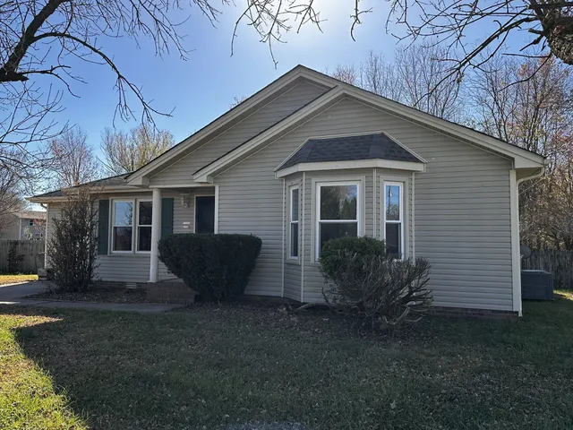 a view of a house with backyard and garden