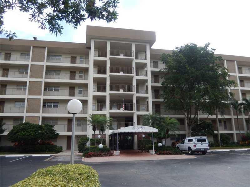 3150 North Course Lane, Unit 203 Pompano Beach, FL 33069 - Photo 1 of 11 Exterior Front