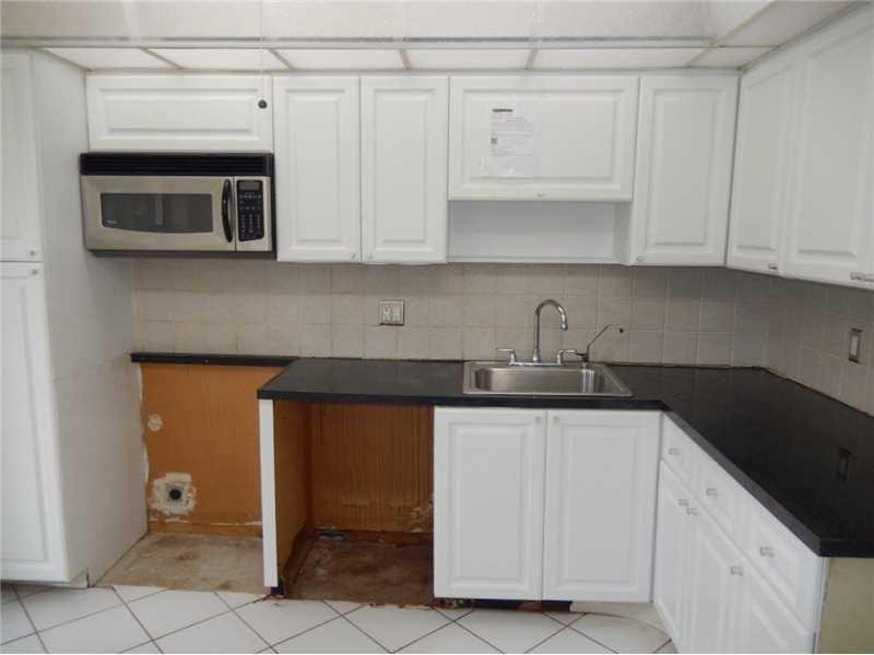3150 North Course Lane, Unit 203 Pompano Beach, FL 33069 - Photo 2 of 11 Kitchen