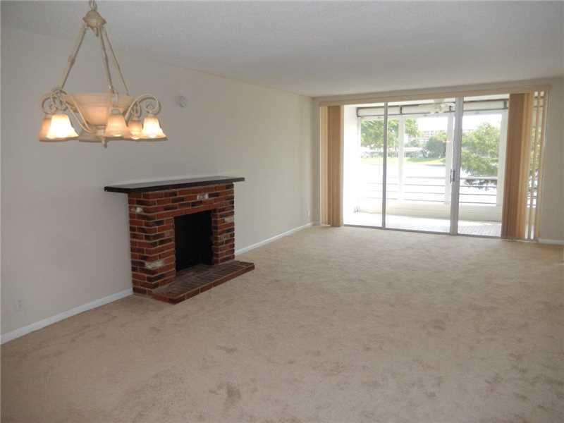 3150 North Course Lane, Unit 203 Pompano Beach, FL 33069 - Photo 4 of 11 Living Room