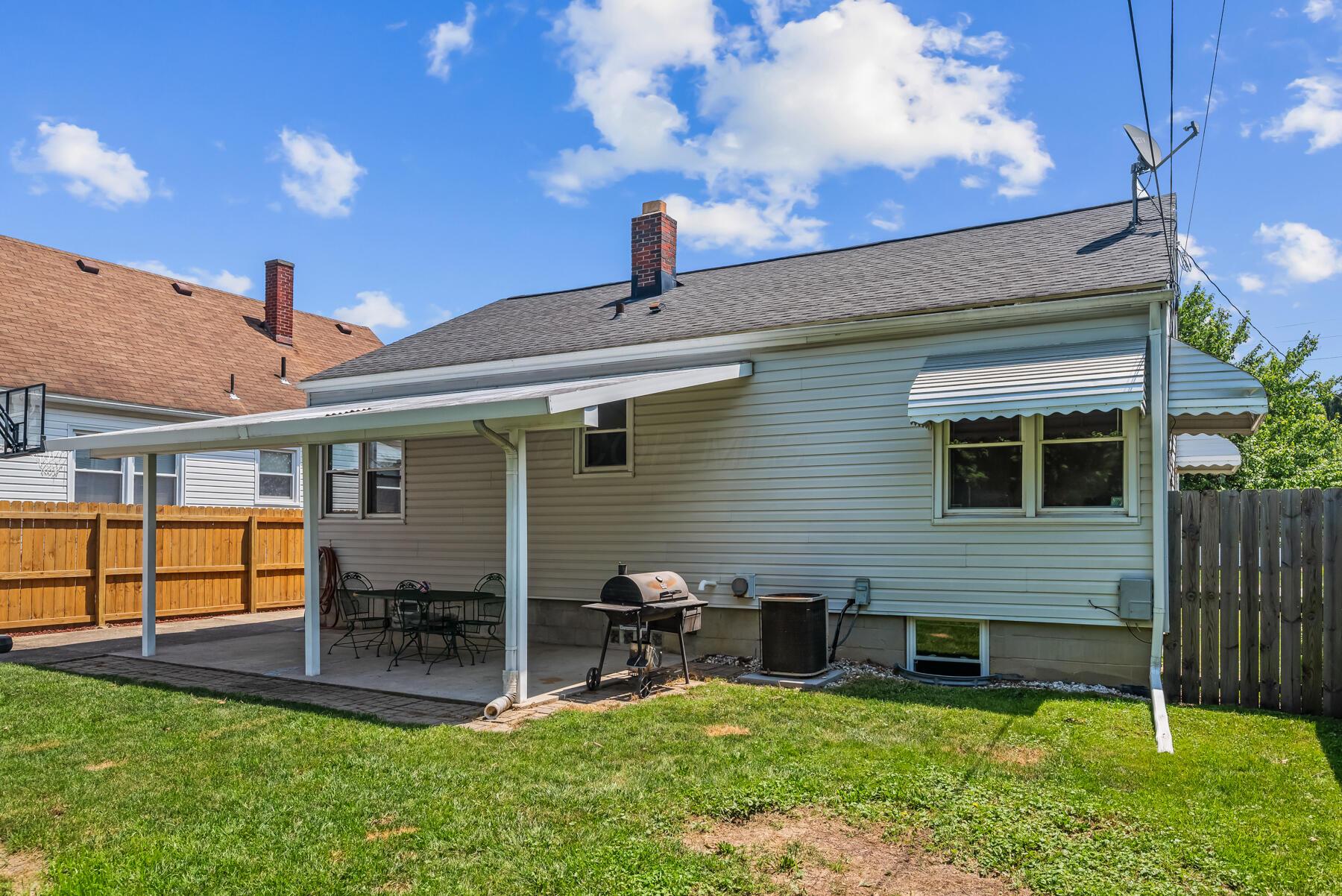 313 Reed Avenue Marion, OH 43302 - Photo 5 of 27 Covered back patio