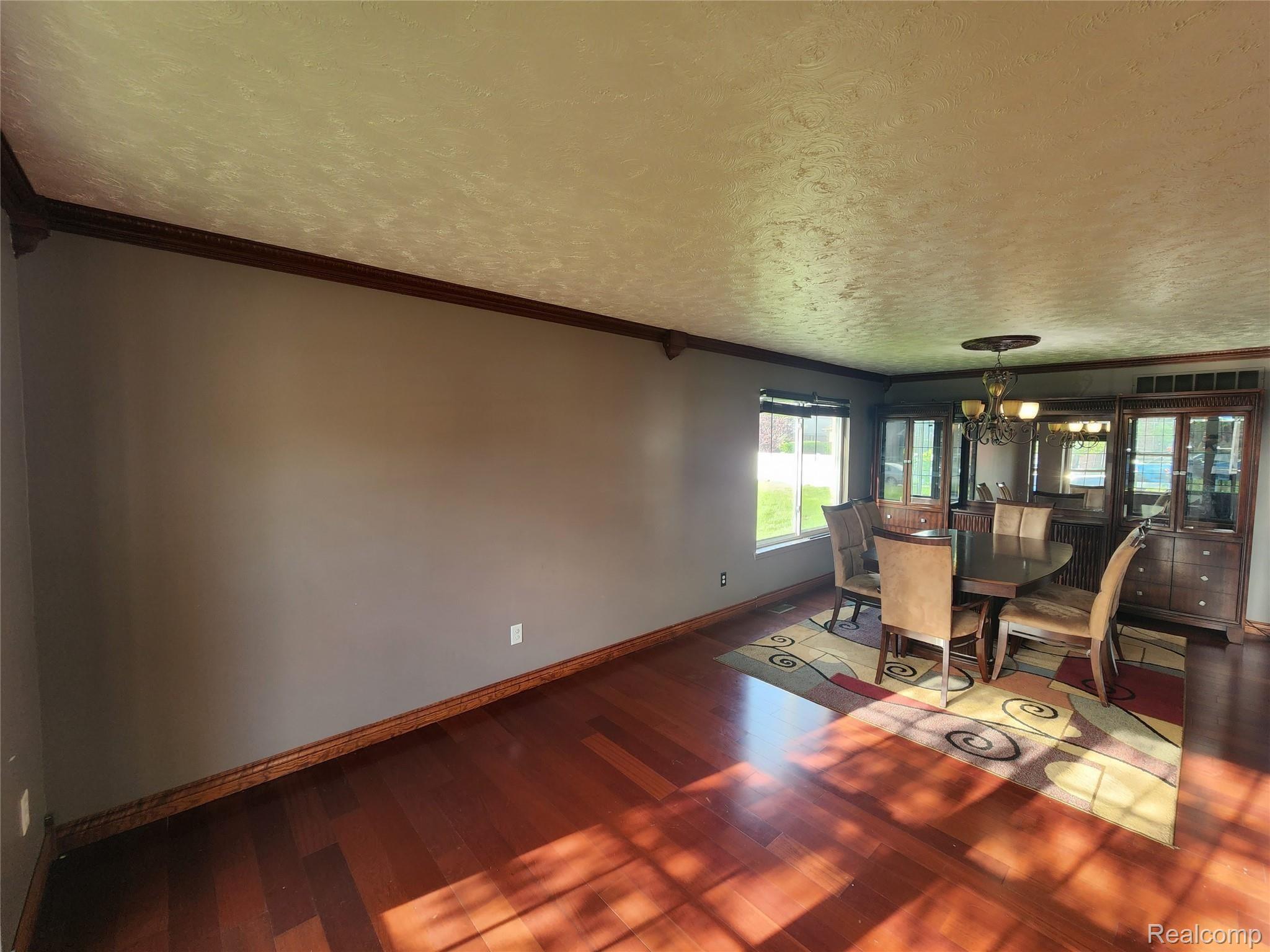 313 Cherry Lane Inkster, MI 48141 - Photo 7 of 32 20220523_184450.jpg