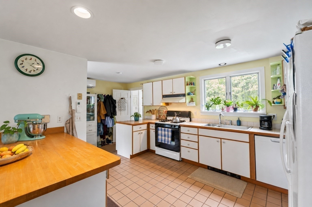 177 West Tisbury Road Edgartown, MA 02539 - Photo 6 of 14