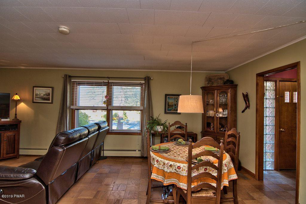 32 Myrtle Street Waymart, PA 18472 - Photo 10 of 44 Living/Dining