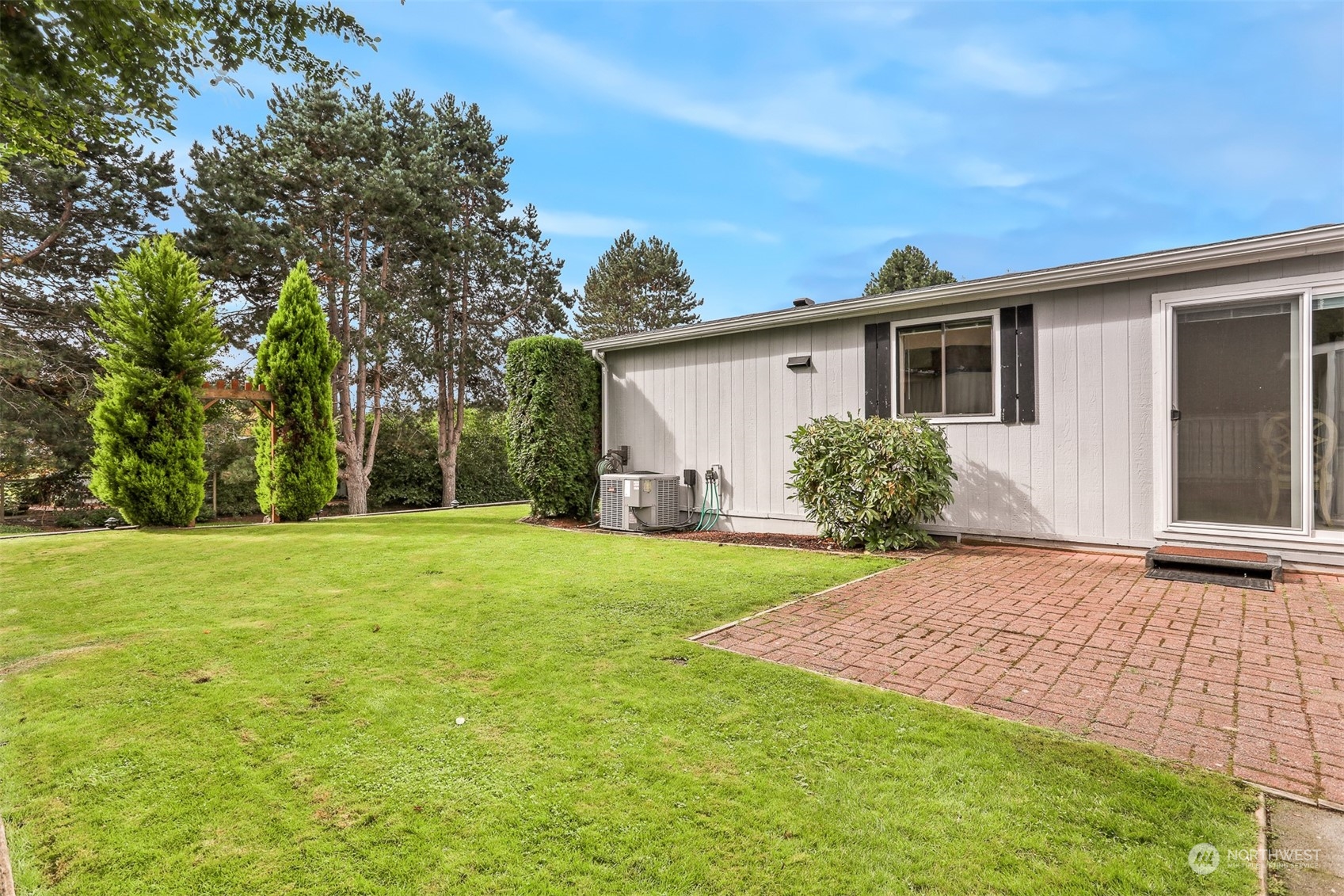 828 240th Place Southwest Bothell, WA 98021 - Photo 24 of 40 a view of a backyard of the house