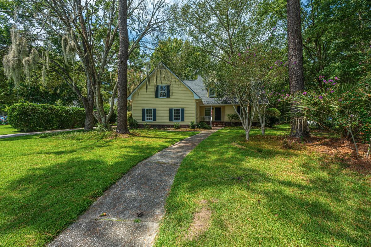 27 Fitzroy Drive Charleston, SC 29414 - Photo 7 of 44 Screen Shot 2023-08-12 at 7.36.08 AM