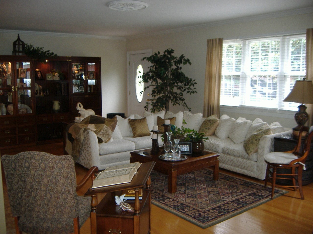 2018 Darlington Road Southwest Roanoke, VA 24018 - Photo 3 of 11 Living Room