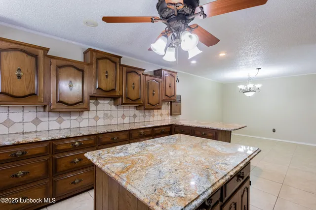 a view of an entryway with a livingroom