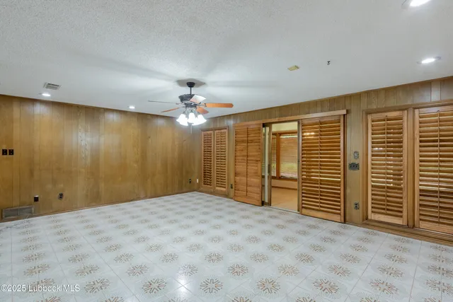 a view of room with window and a ceiling fan