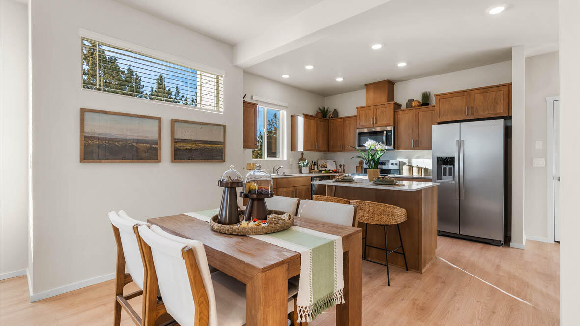 62747 Eagle Road Bend, OR 97701 - Photo 6 of 26 006 dining room