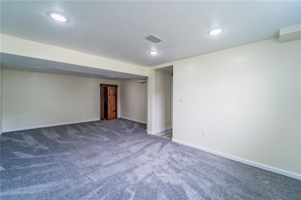 124 Big Horn Road Pittsburgh, PA 15239 - Photo 17 of 25 Gallery Image 17