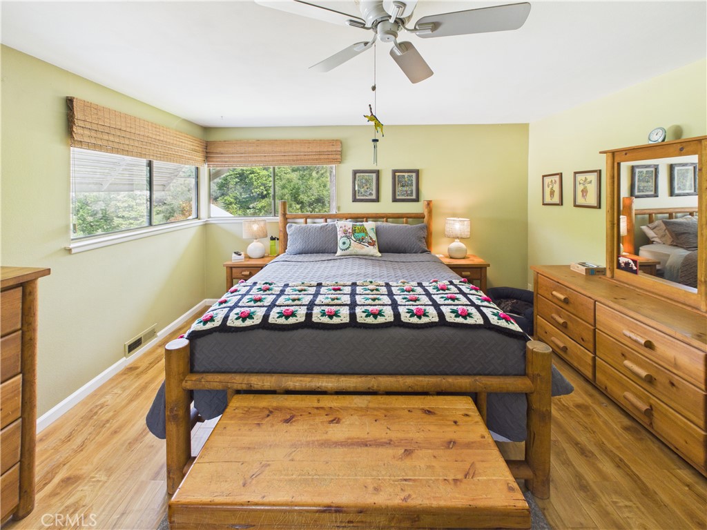 6650 Feliciana Mountain Road Midpines, CA 95345 - Photo 17 of 57 a bedroom with a large bed and a window