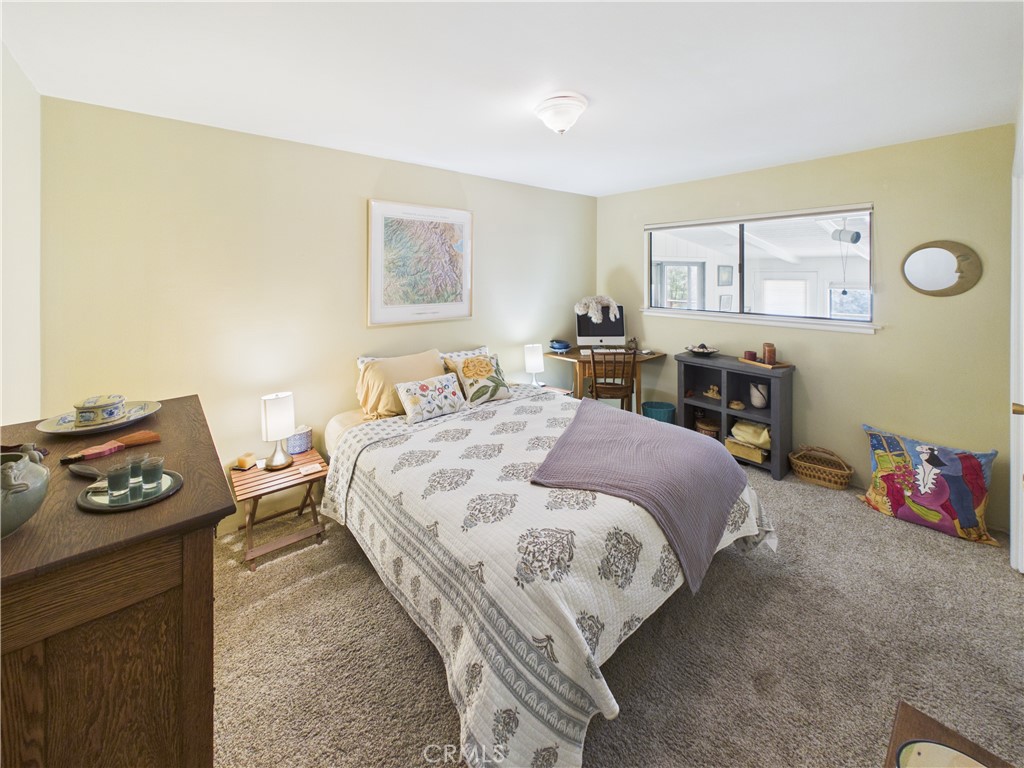 6650 Feliciana Mountain Road Midpines, CA 95345 - Photo 22 of 57 a bedroom with a bed and a table with chair
