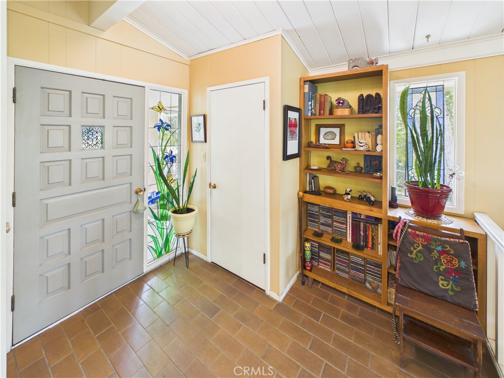 6650 Feliciana Mountain Road Midpines, CA 95345 - Photo 33 of 57 a view of an entryway with wooden floor