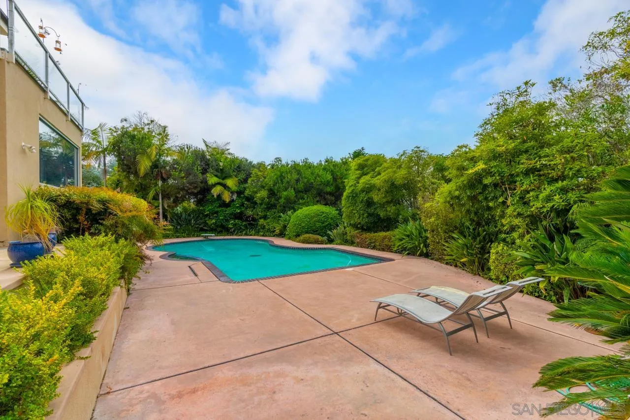 2626 Hidden Valley Road La Jolla, CA 92037 - Photo 53 of 54 a view of a backyard