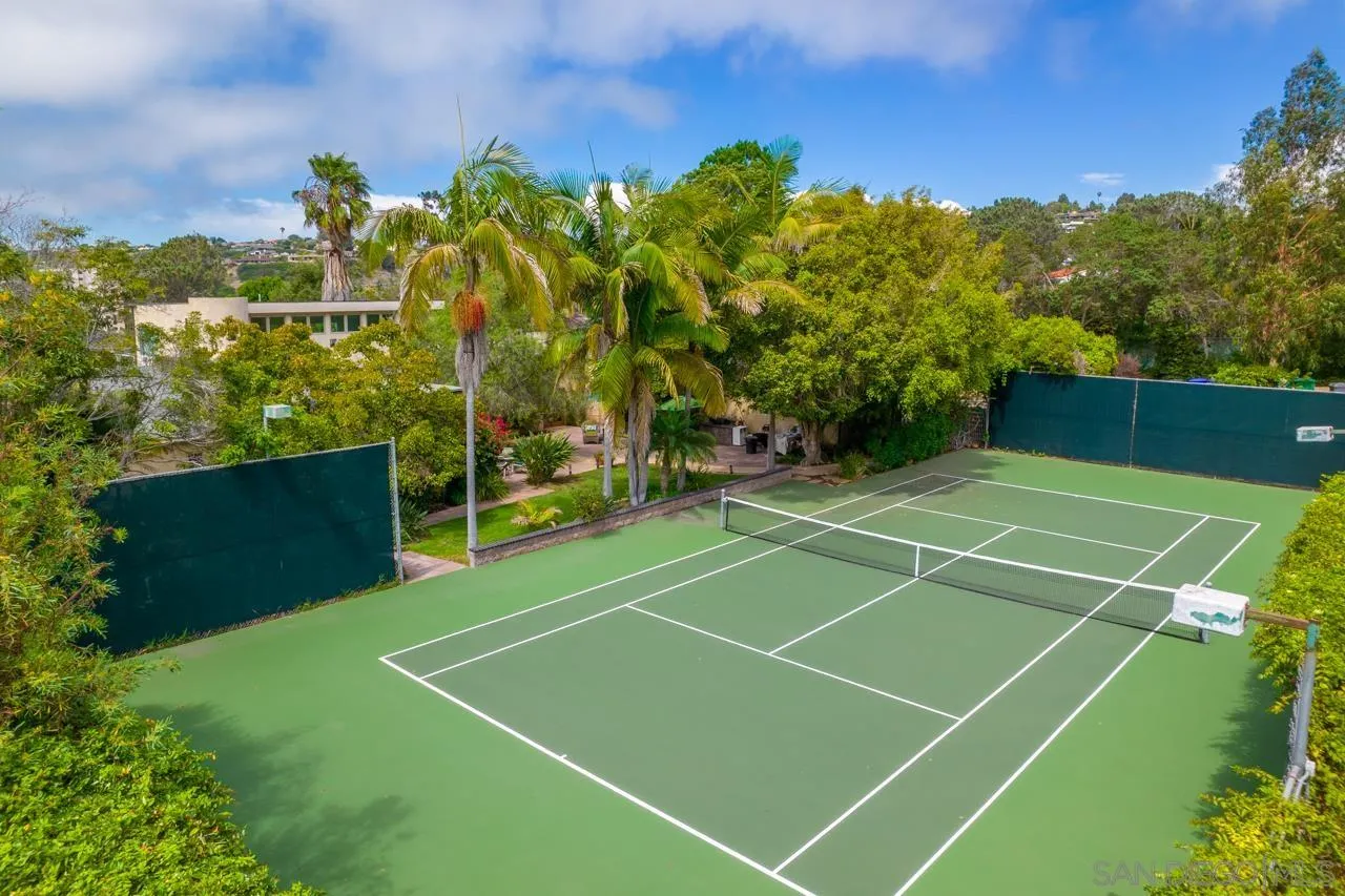 2626 Hidden Valley Road La Jolla, CA 92037 - Photo 7 of 54