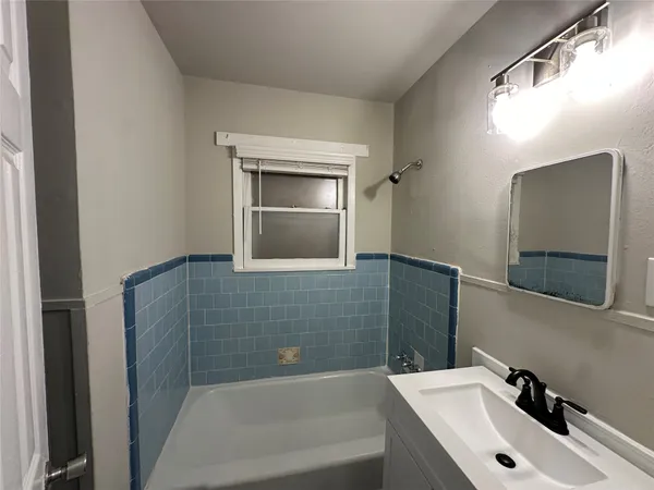 $1,150 | 2721 Napoleon Street, Houston, TX 77004