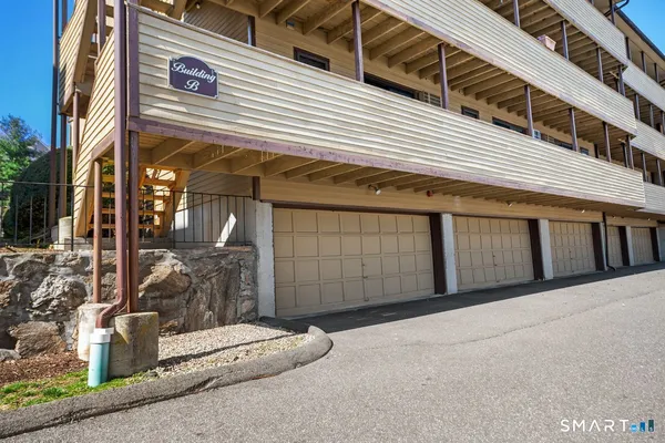 $259,900 | 8 Oakwood Avenue, Unit B13, Norwalk, CT 06850