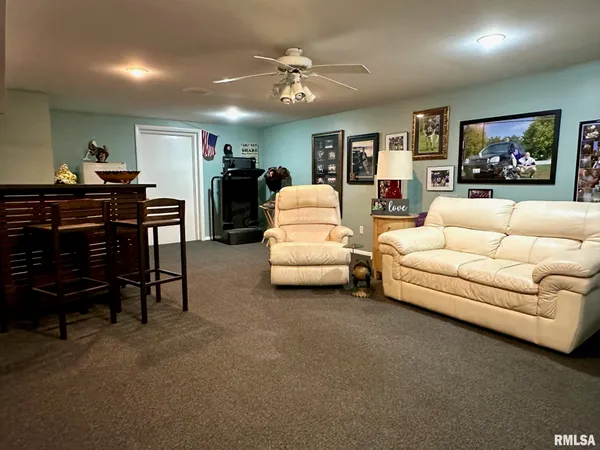 $197,000 | 8 North Crescent Drive, Jacksonville, IL 62650