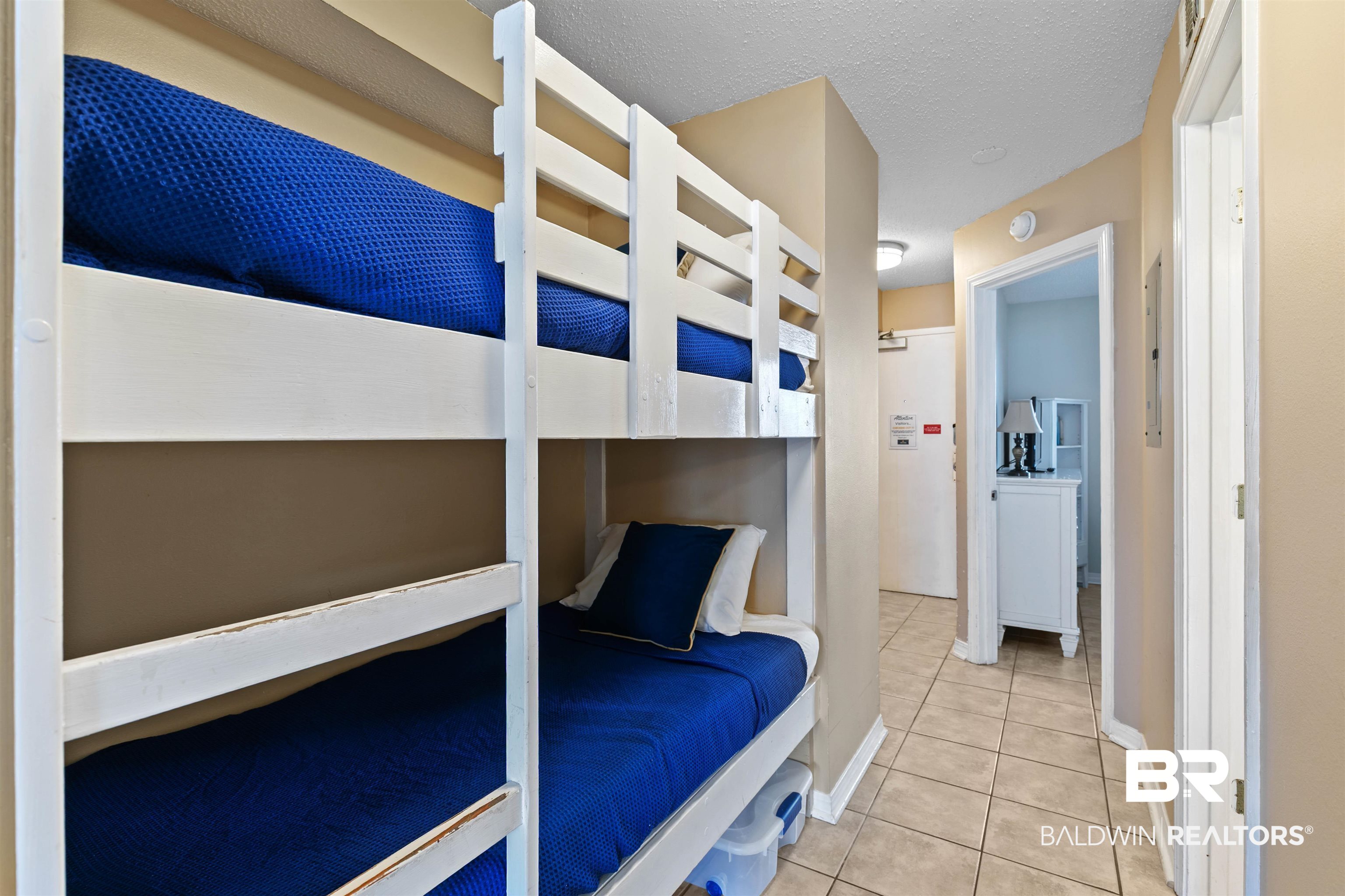 645 Plantation Road, Unit 6606 Gulf Shores, AL 36542 - Photo 23 of 60 Built-in bunk beds with white frames