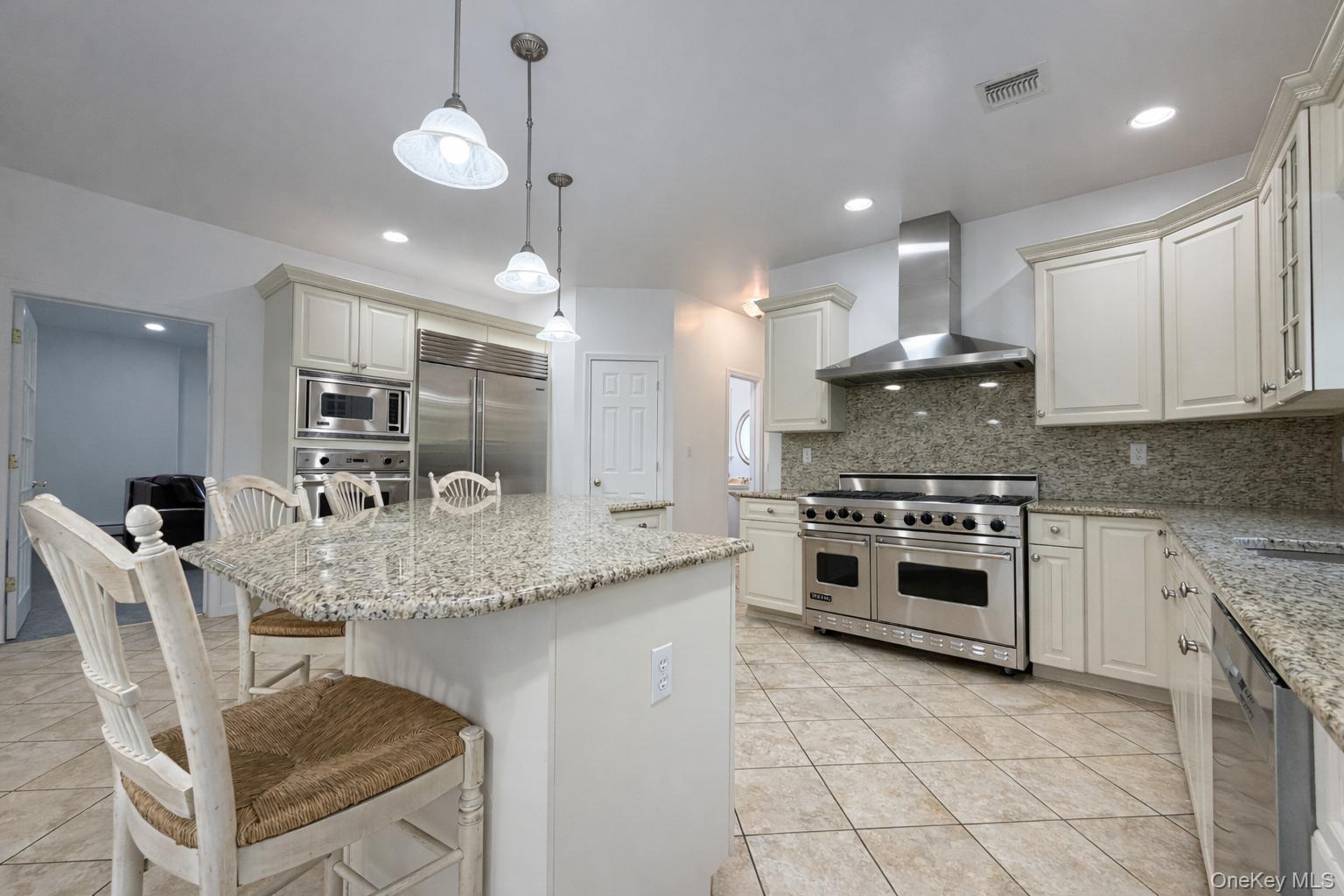 12 Fortune Way Suffern, NY 10901 - Photo 4 of 27