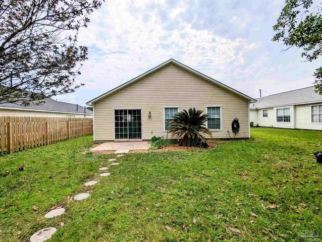 a view of a house with backyard porch and garden