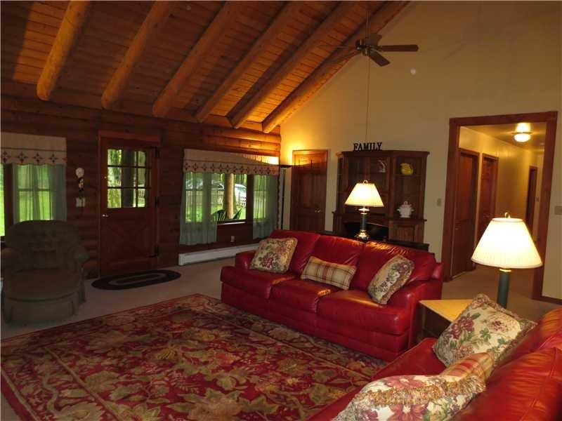 332 Bonniebrook Road Butler, PA 16002 - Photo 5 of 25 Family Room. Cathedral ceilings