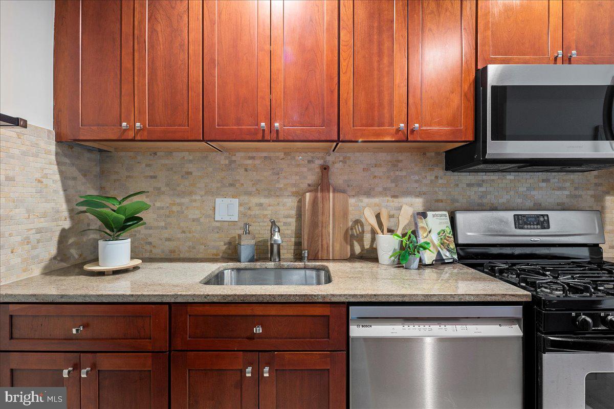 2016 North Adams Street, Unit 701 Arlington, VA 22201 - Photo 11 of 32 a kitchen with a stove a microwave and cabinets