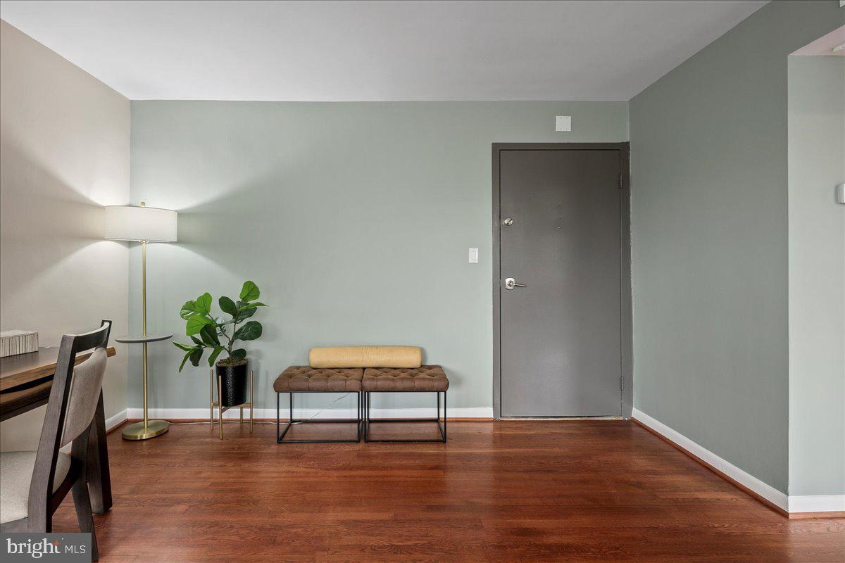 2016 North Adams Street, Unit 701 Arlington, VA 22201 - Photo 21 of 32 a living room with furniture and a potted plant