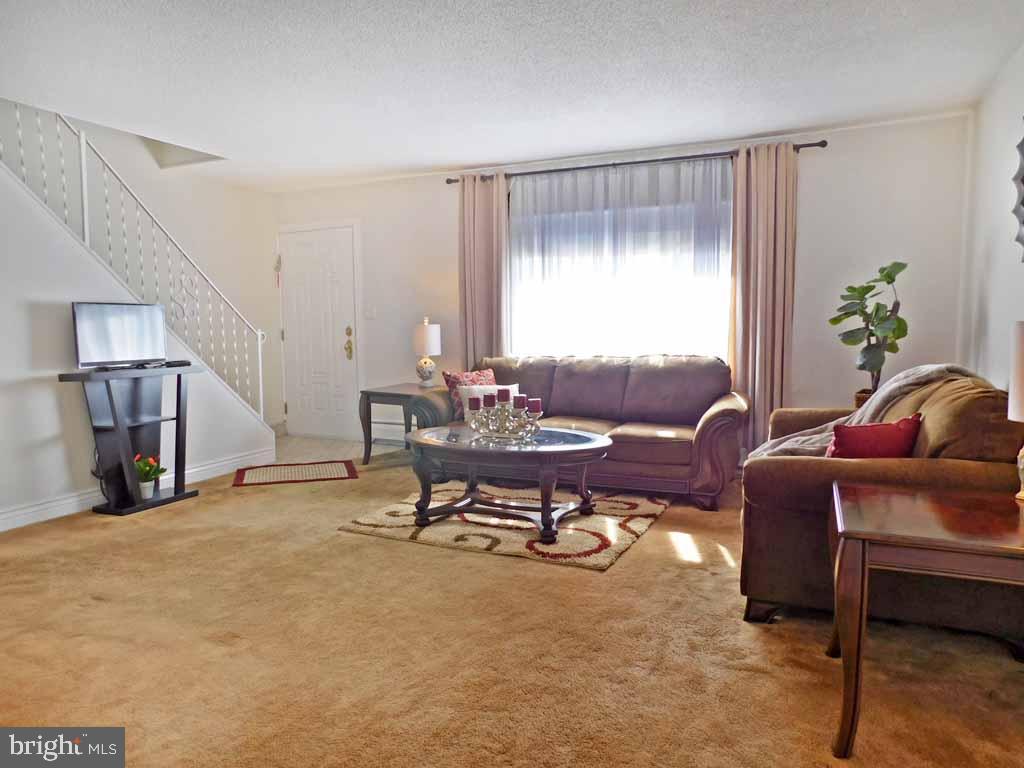 23 Island Road Levittown, PA 19057 - Photo 4 of 23 Living Room