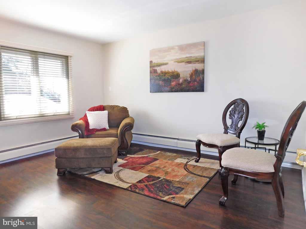 23 Island Road Levittown, PA 19057 - Photo 5 of 23 Family Room/Sitting Room