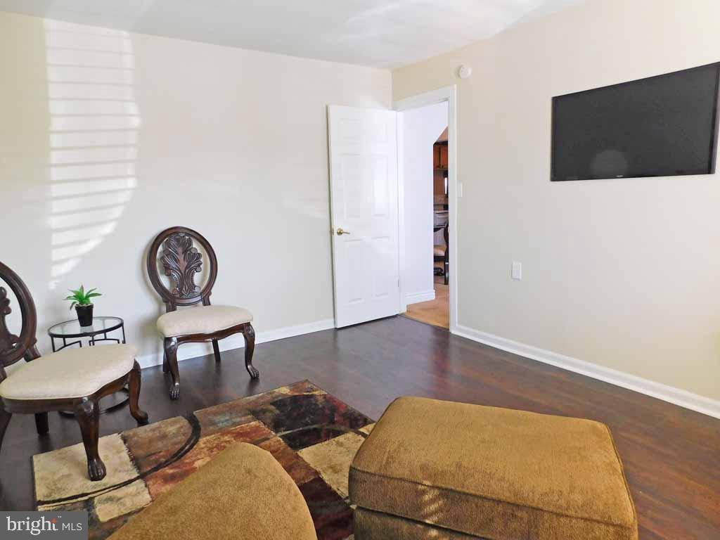 23 Island Road Levittown, PA 19057 - Photo 6 of 23 Family Room/Sitting Room
