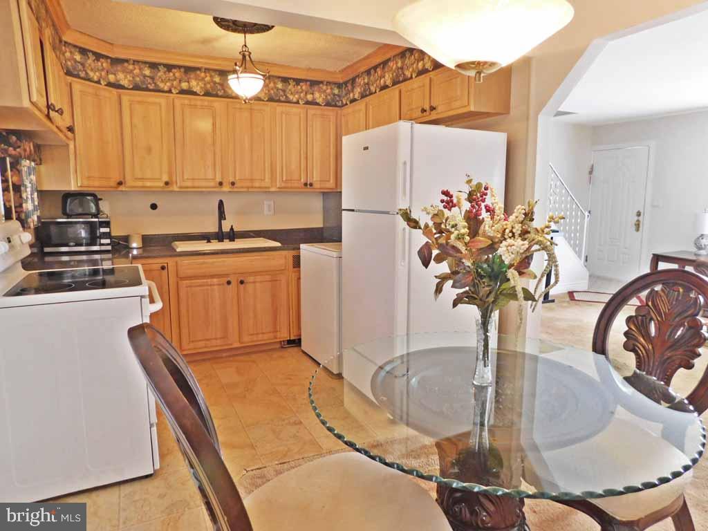 23 Island Road Levittown, PA 19057 - Photo 8 of 23 Kitchen, Dining Area