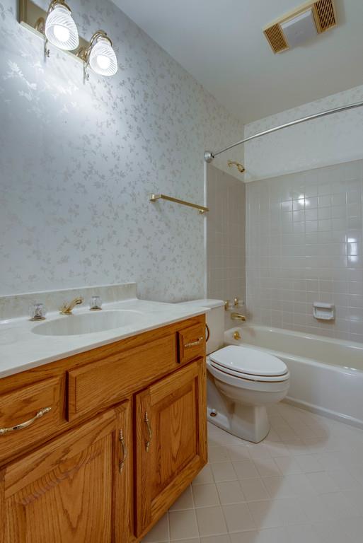 700 General George Patton Road Nashville, TN 37221 - Photo 12 of 21 a bathroom with a toilet a sink and bathtub