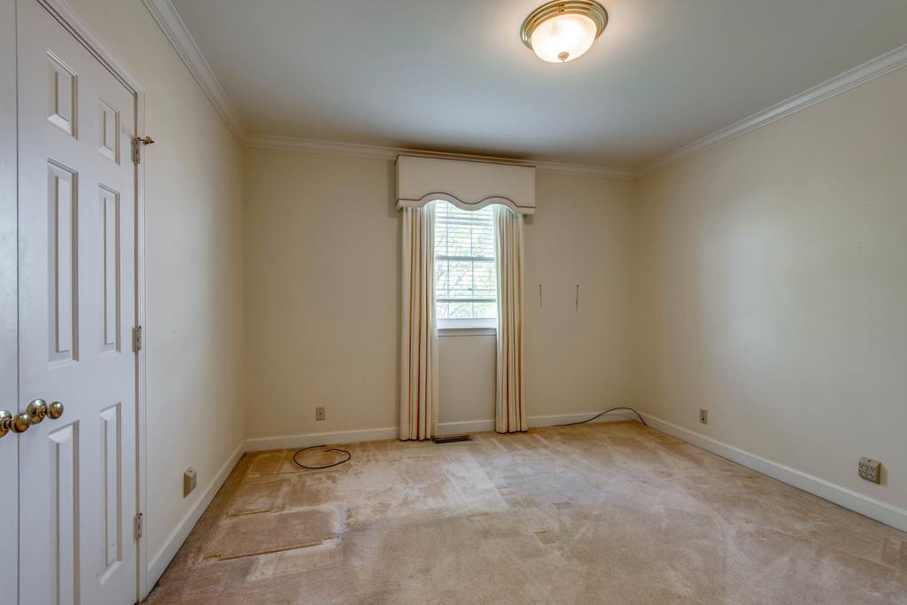 700 General George Patton Road Nashville, TN 37221 - Photo 18 of 21 an empty room with windows and closet