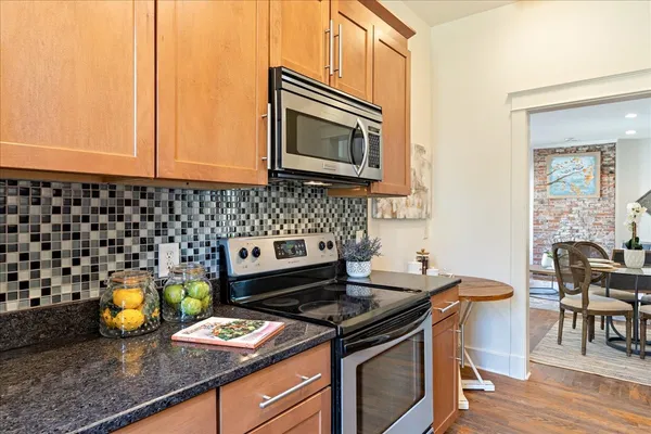$3,000 | 1411 10th Avenue North, Nashville, TN 37208