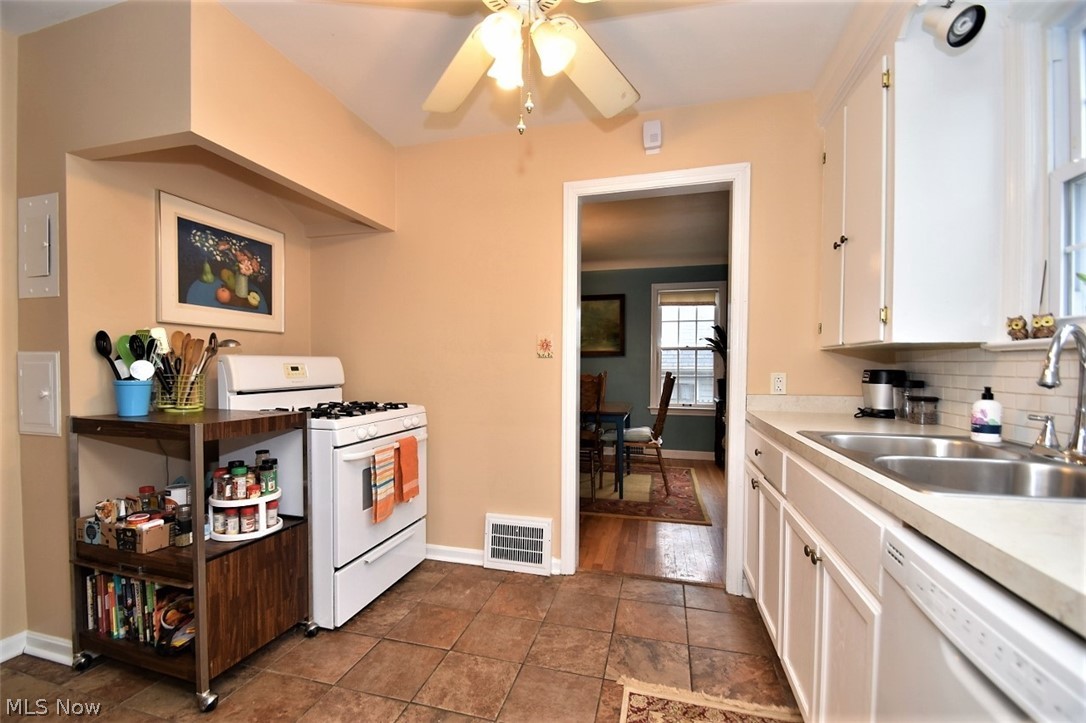 1231 Quilliams Road Cleveland, OH 44121 - Photo 3 of 21