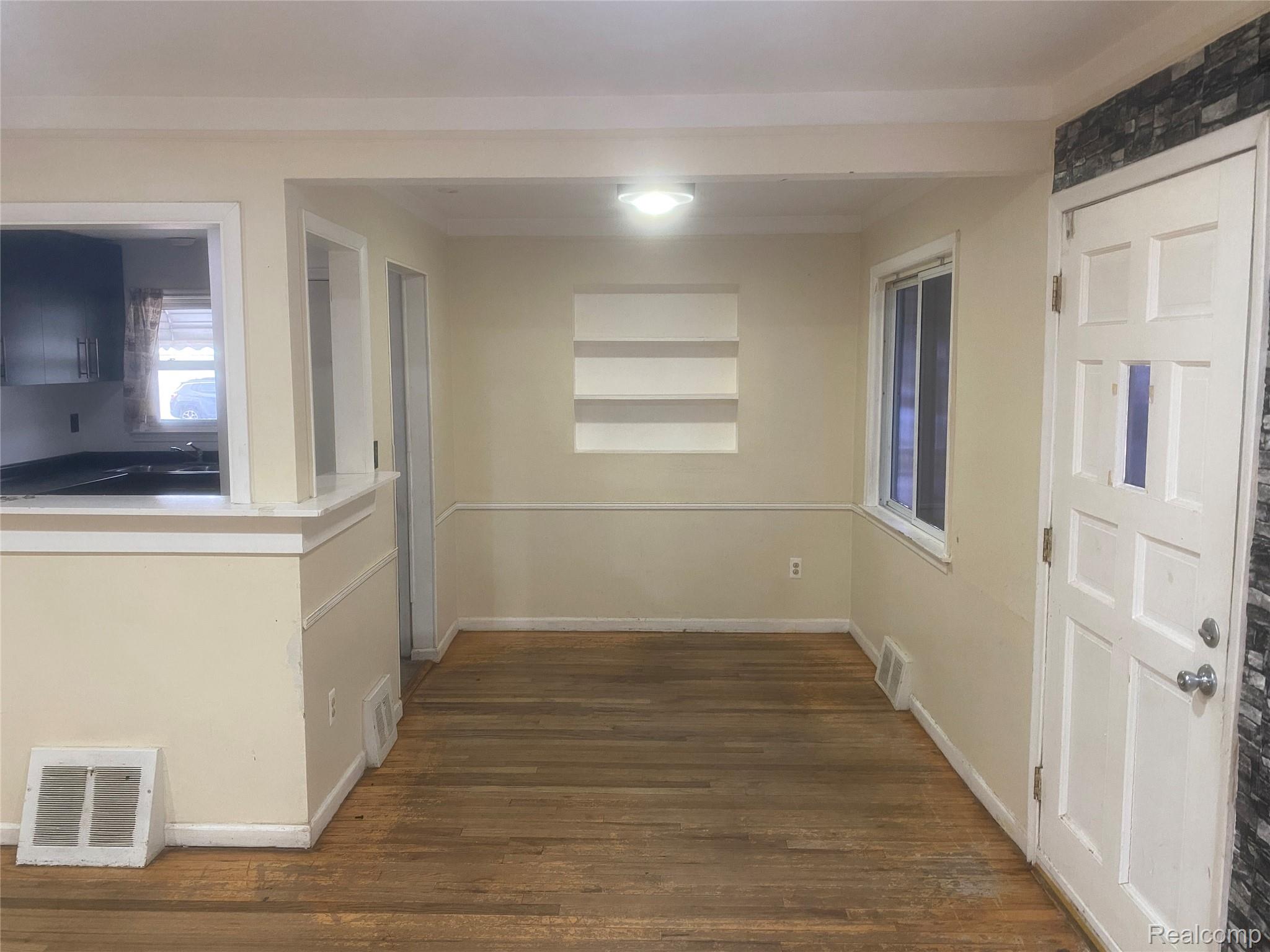180 West Rutgers Avenue Pontiac, MI 48340 - Photo 10 of 33 Corridor featuring dark wood finished floors and baseboards