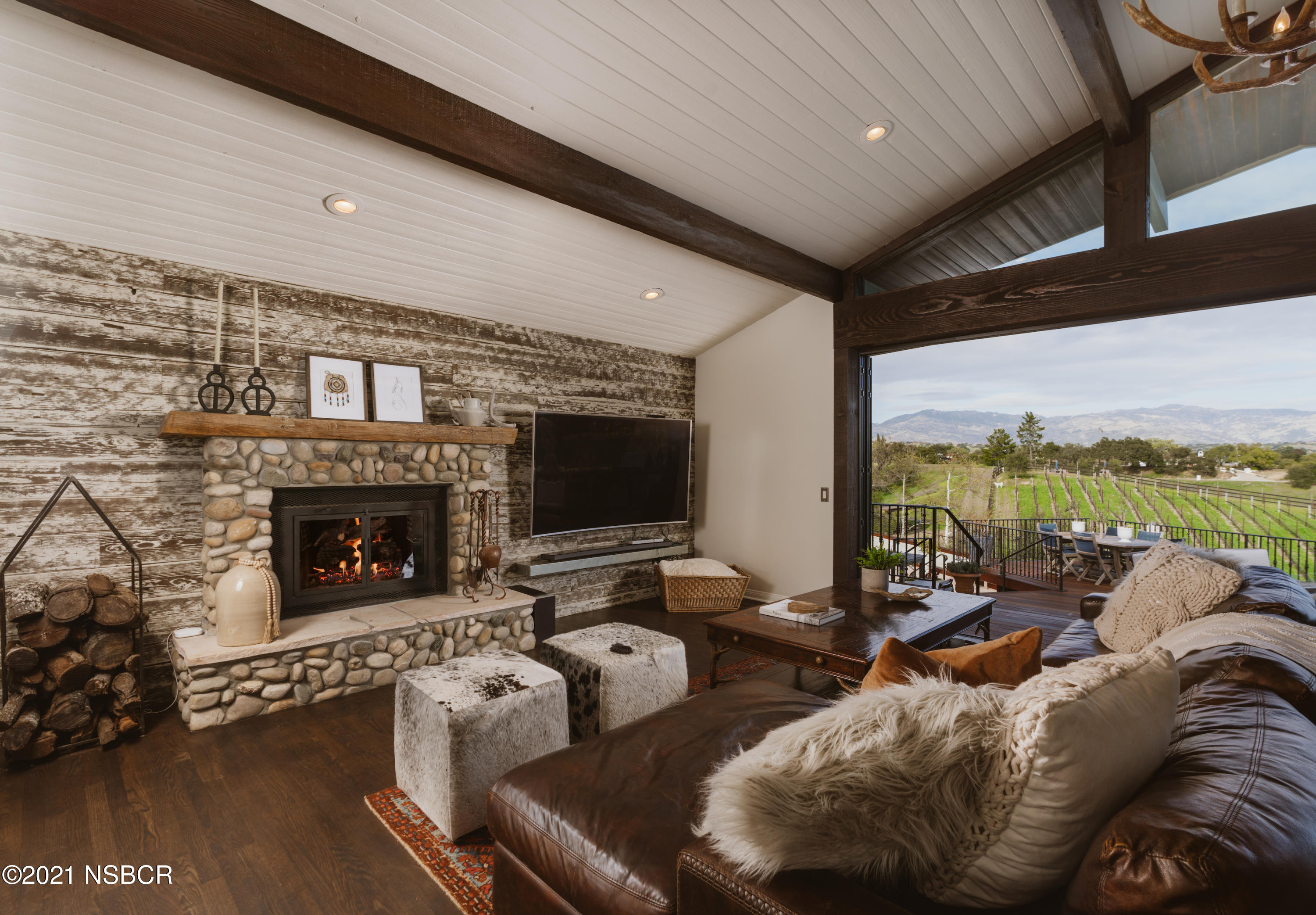 2968 Canada Este Road Santa Ynez, CA 93460 - Photo 6 of 37 Living Room