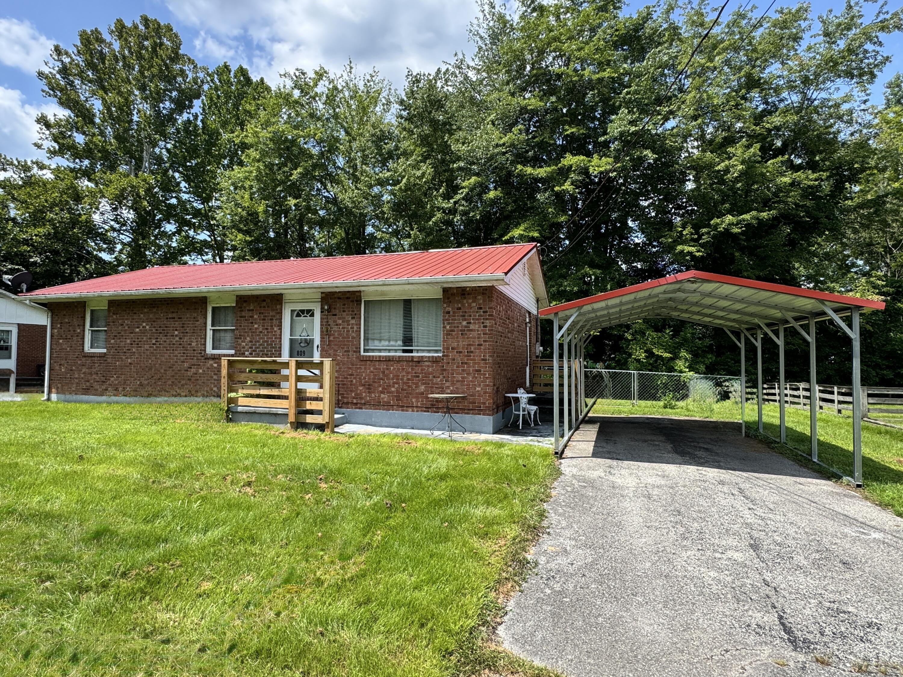 809 Boone Place Morehead, KY 40351 - Photo 2 of 20 IMG_9403
