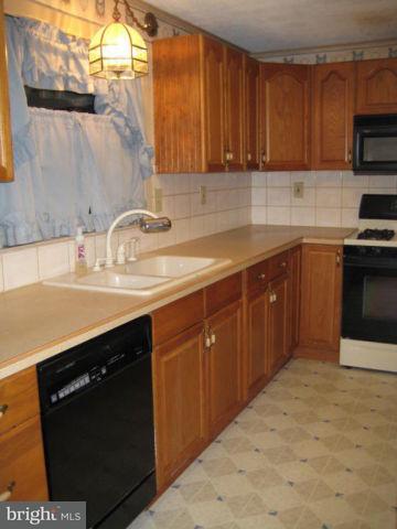 192 Pitney Road Lancaster, PA 17601 - Photo 2 of 8 Gallery Image 2