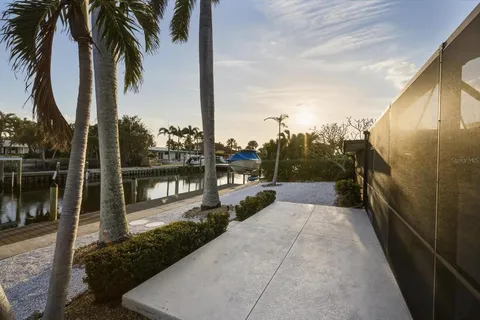 $1,735,000 | 608 Gladstone Lane, Holmes Beach, FL 34217