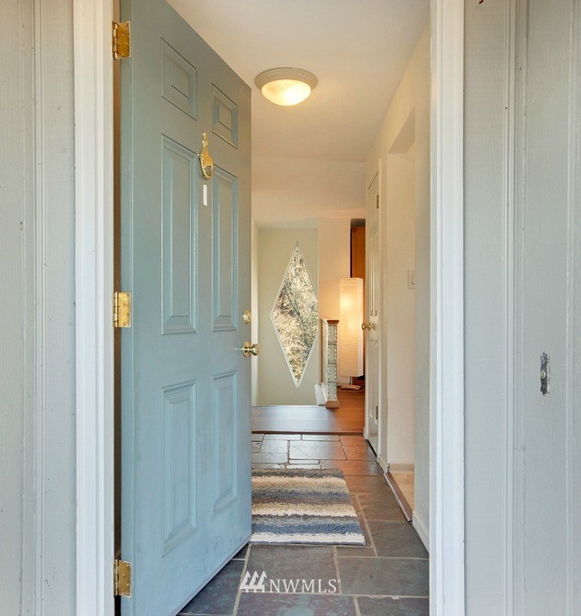 6216 Agnes Road Northeast Tacoma, WA 98422 - Photo 3 of 25 Gallery Image 3