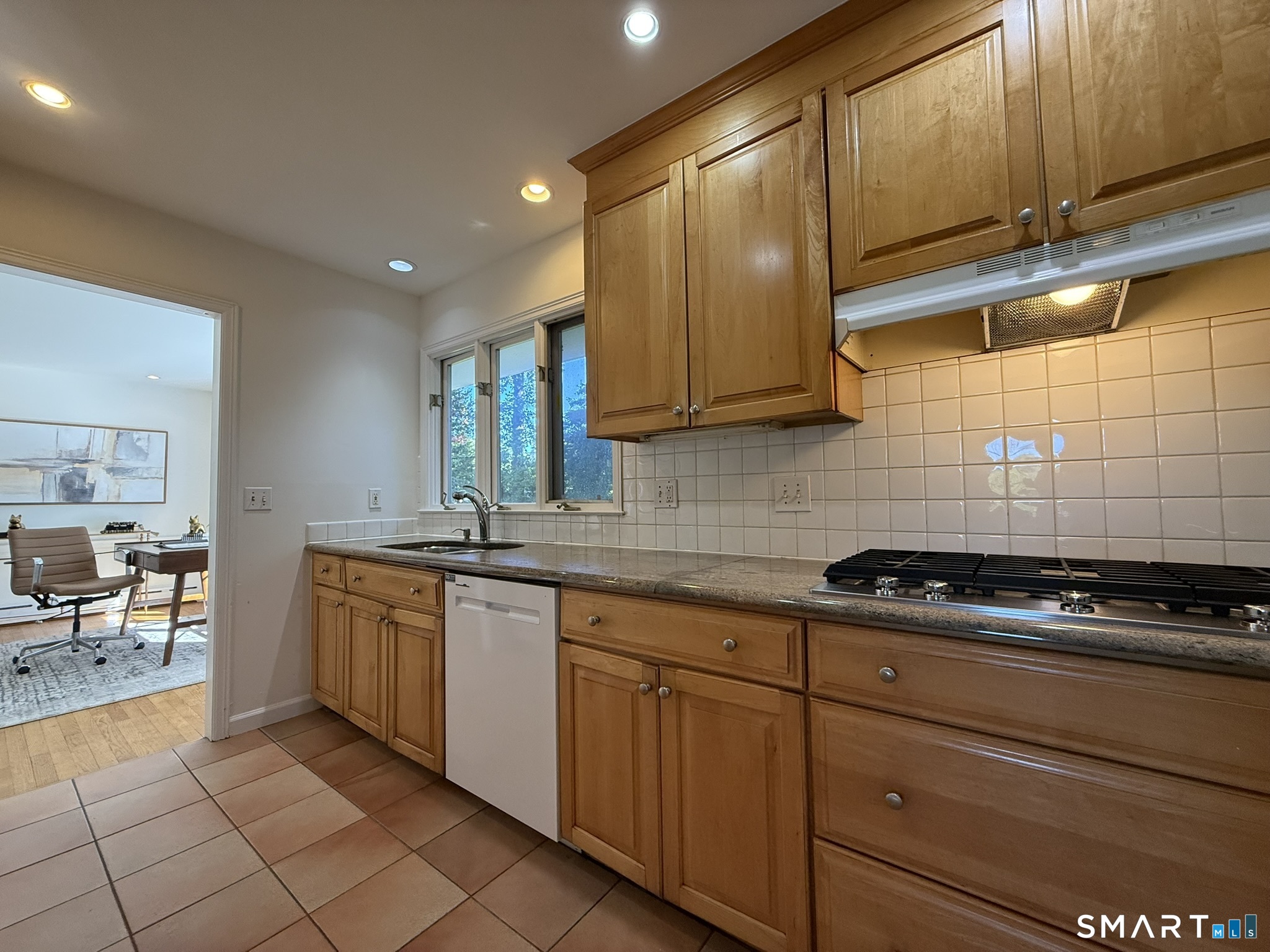 265 Balmforth Street Bridgeport, CT 06605 - Photo 11 of 30 Gallery Image 11