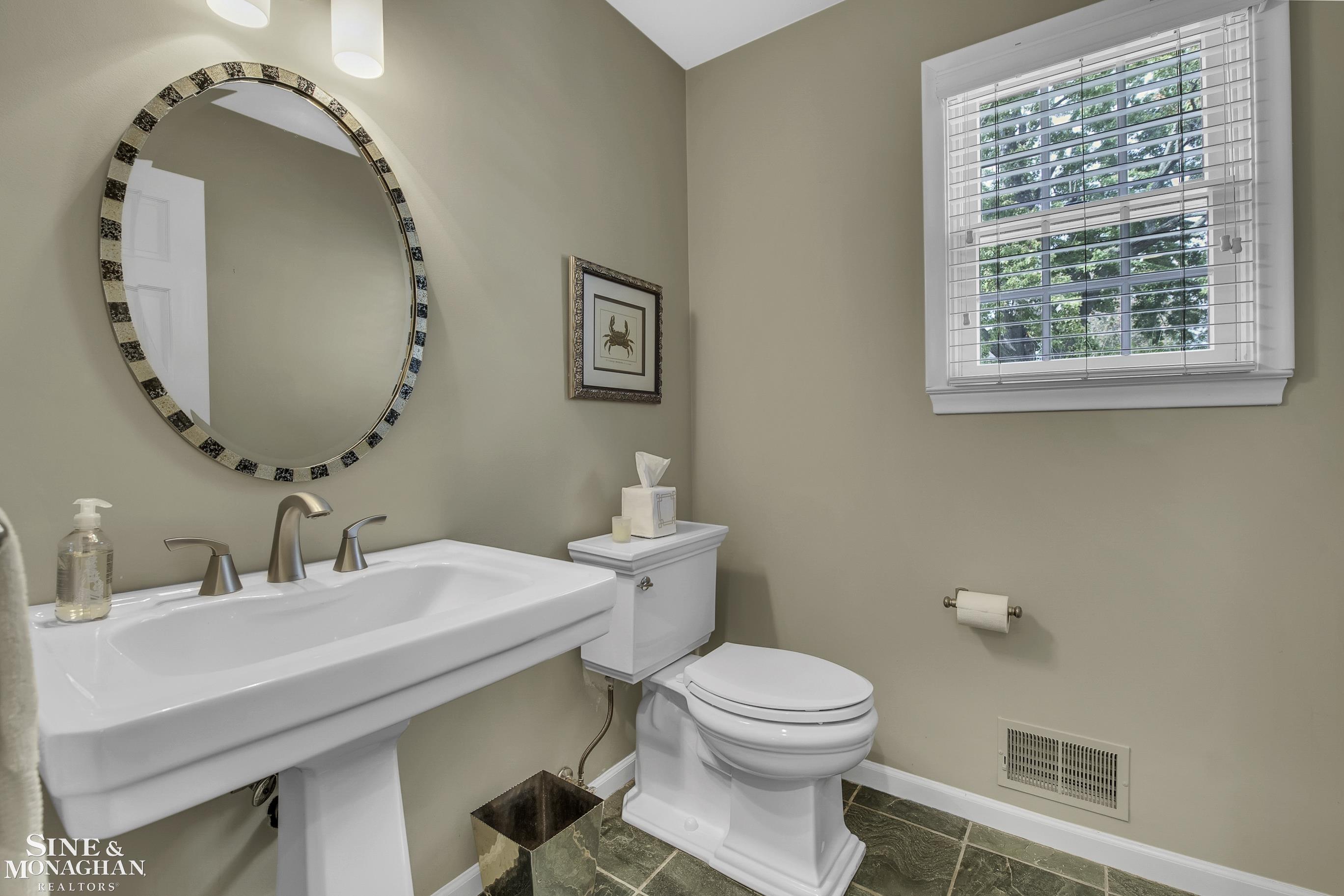 1042 Bishop Road Grosse Pointe, MI 48230 - Photo 20 of 53 50123710-19.JPG