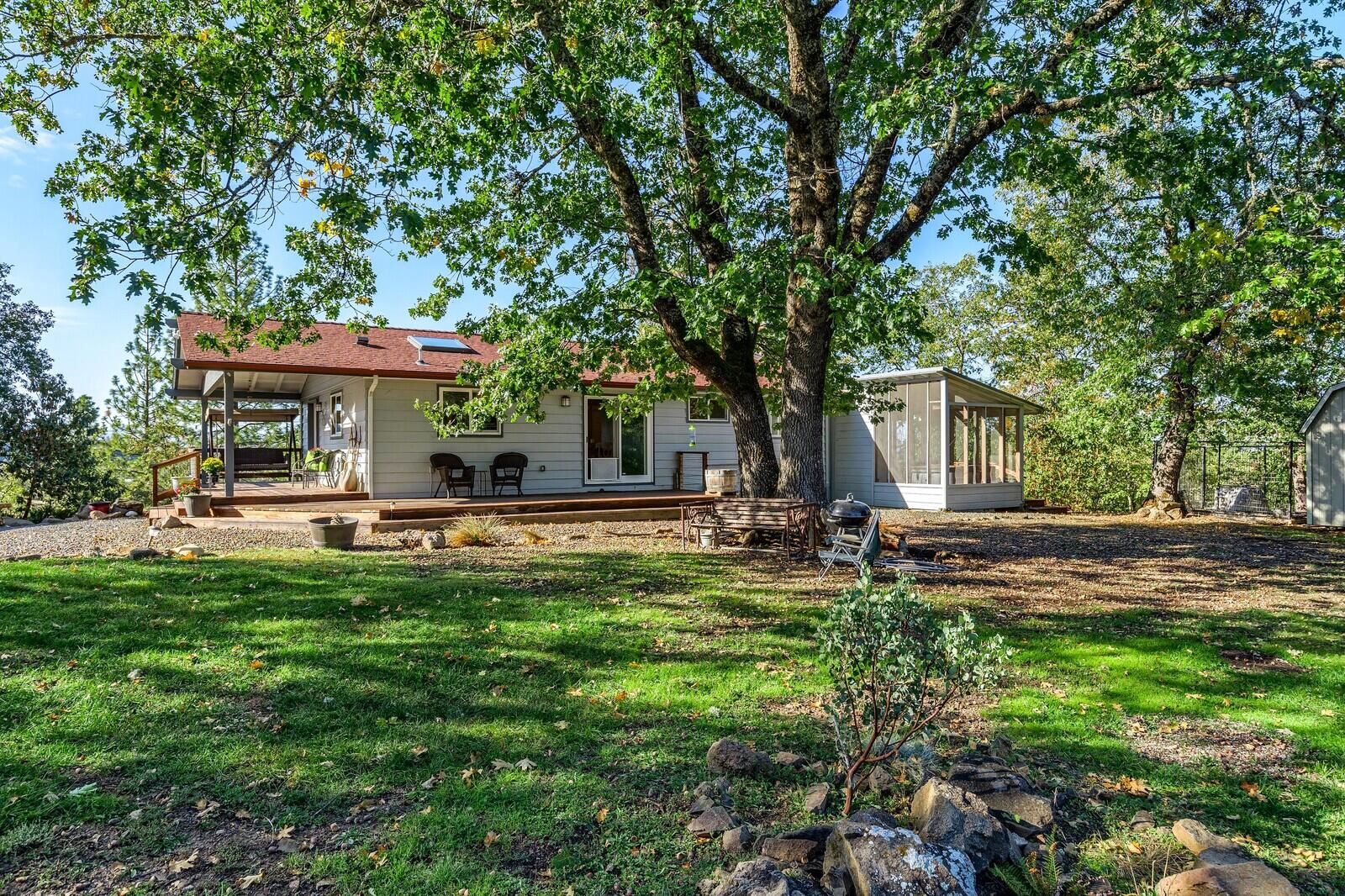 1477 Worthington Road Eagle Point, OR 97524 - Photo 45 of 65 46-Side View