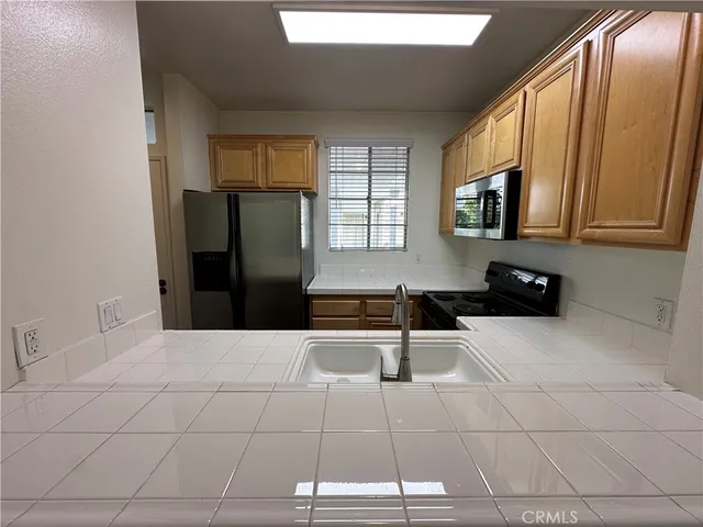 $530,000 | 20191 Cape Coral Lane, Unit 214, Huntington Beach, CA 92646